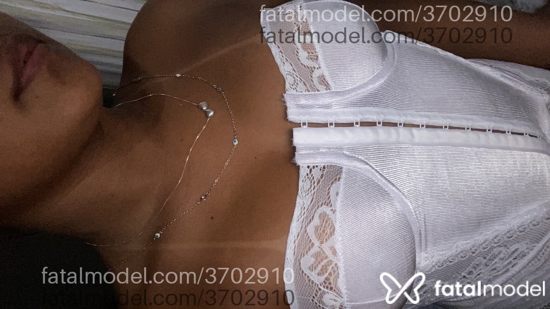 Acompanhante mulher com cabelo castanho de olhos castanhos - Victoria Blanc