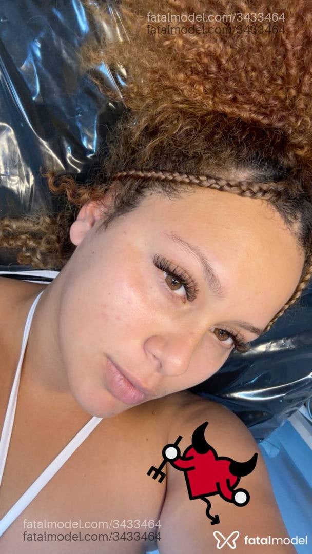Acompanhante mulher com cabelo castanho de olhos mel - Polly