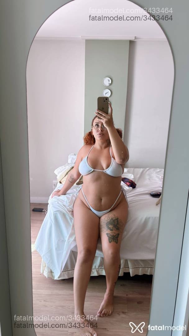 Acompanhante mulher com cabelo castanho de olhos mel - Polly