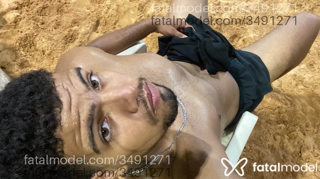 Acompanhante homem morena (o) de olhos verdes - Hiury