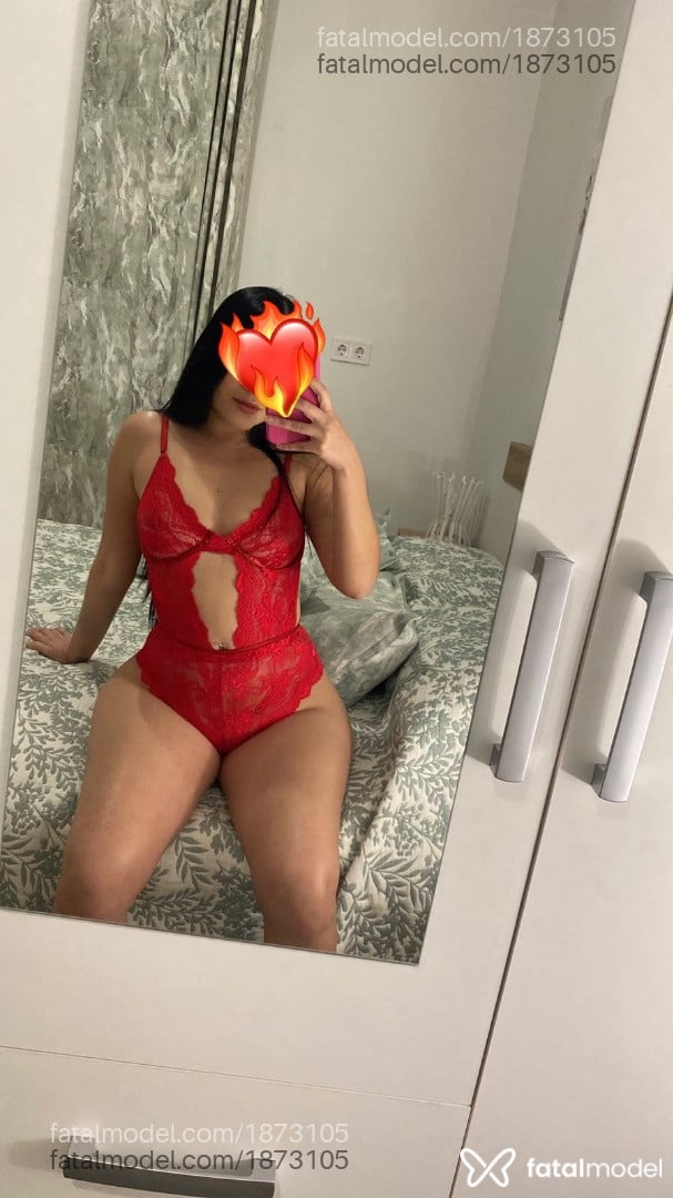 Acompanhante mulher com cabelo castanho de olhos mel - Malu Veiga