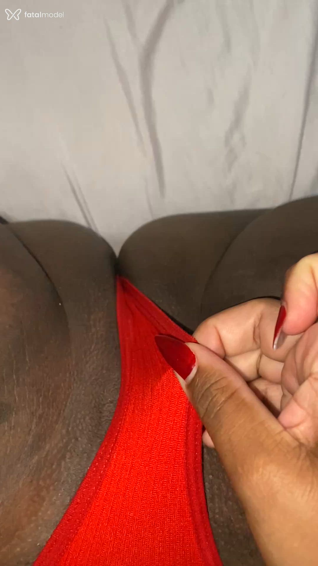 Acompanhante mulher morena (o) de olhos castanhos - Thaís
