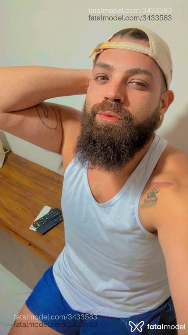 Acompanhante homem com cabelo castanho de olhos verdes - Rogger