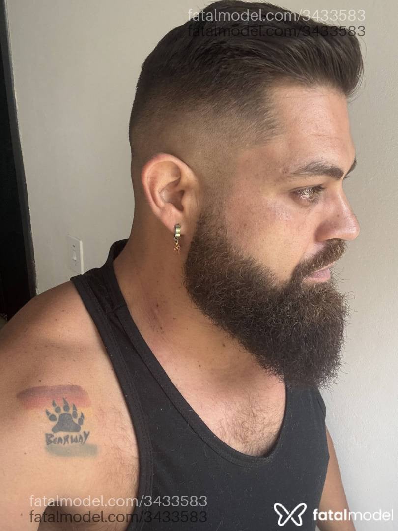 Acompanhante homem com cabelo castanho de olhos verdes - Rogger