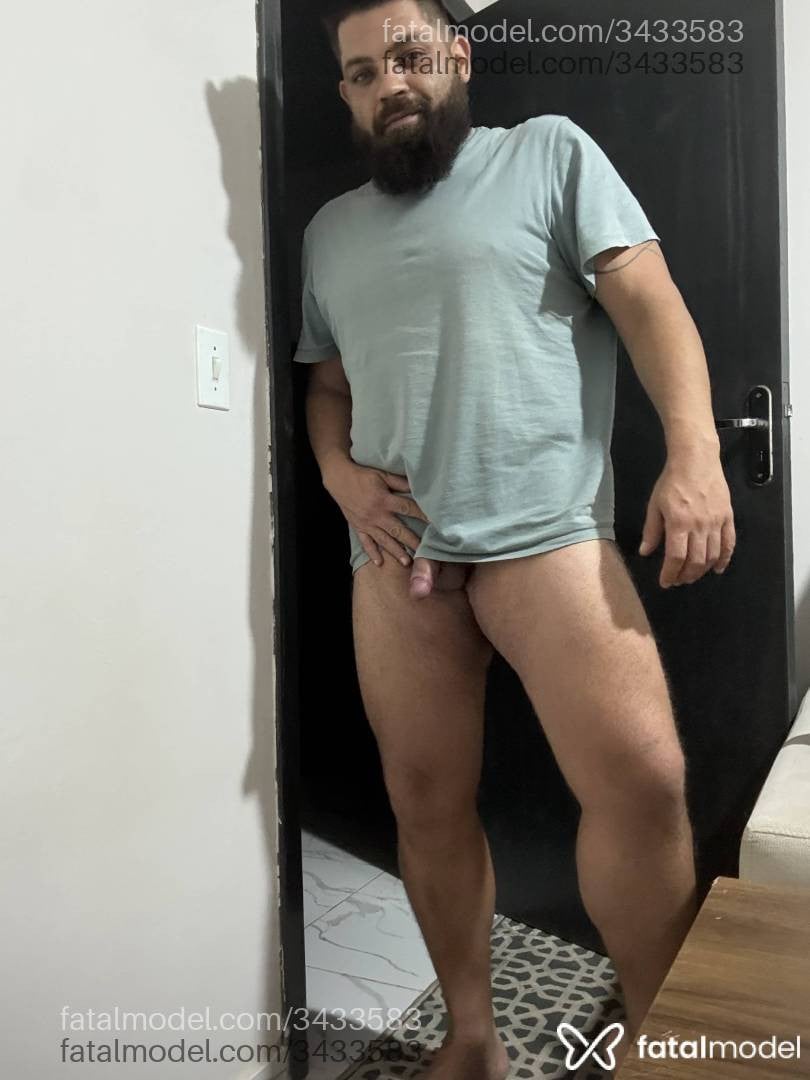 Acompanhante homem com cabelo castanho de olhos verdes - Rogger