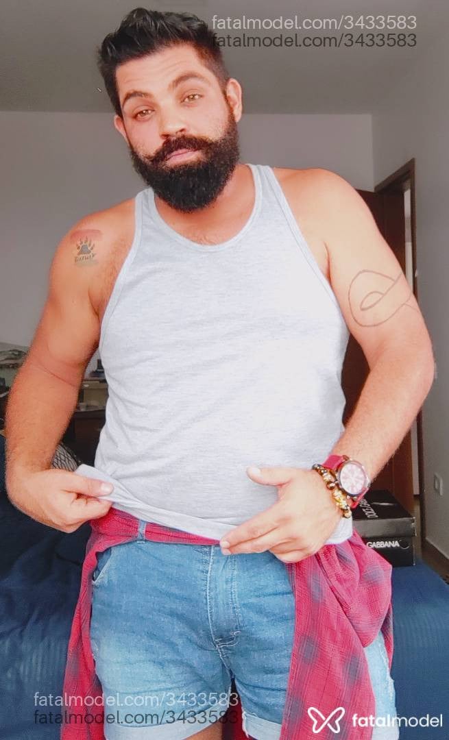 Acompanhante homem com cabelo castanho de olhos verdes em Guarapuava - Rogger