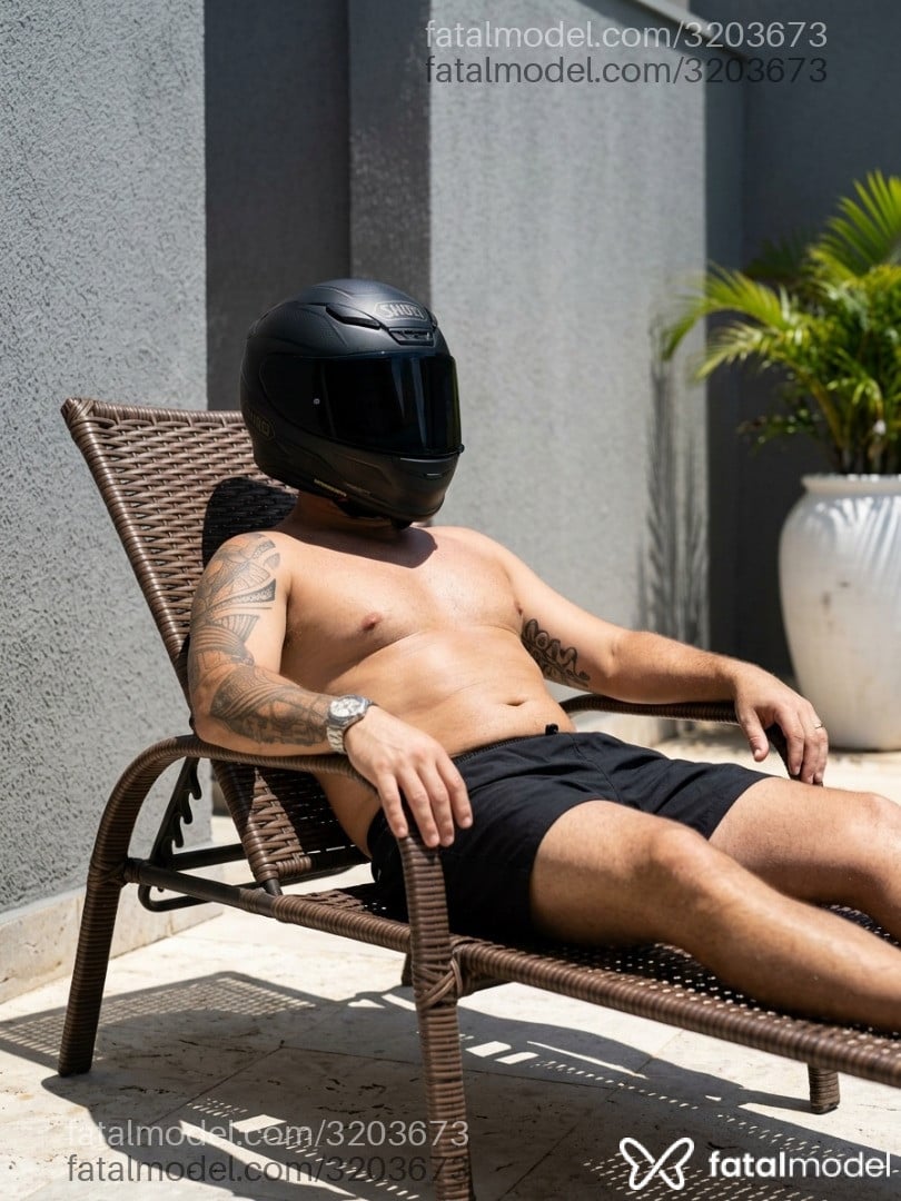 Acompanhante homem com cabelo grisalho de olhos castanhos - Motoboycyborg