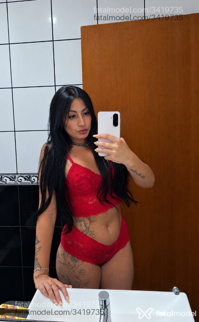 Acompanhante mulher morena (o) de olhos pretos - Carol