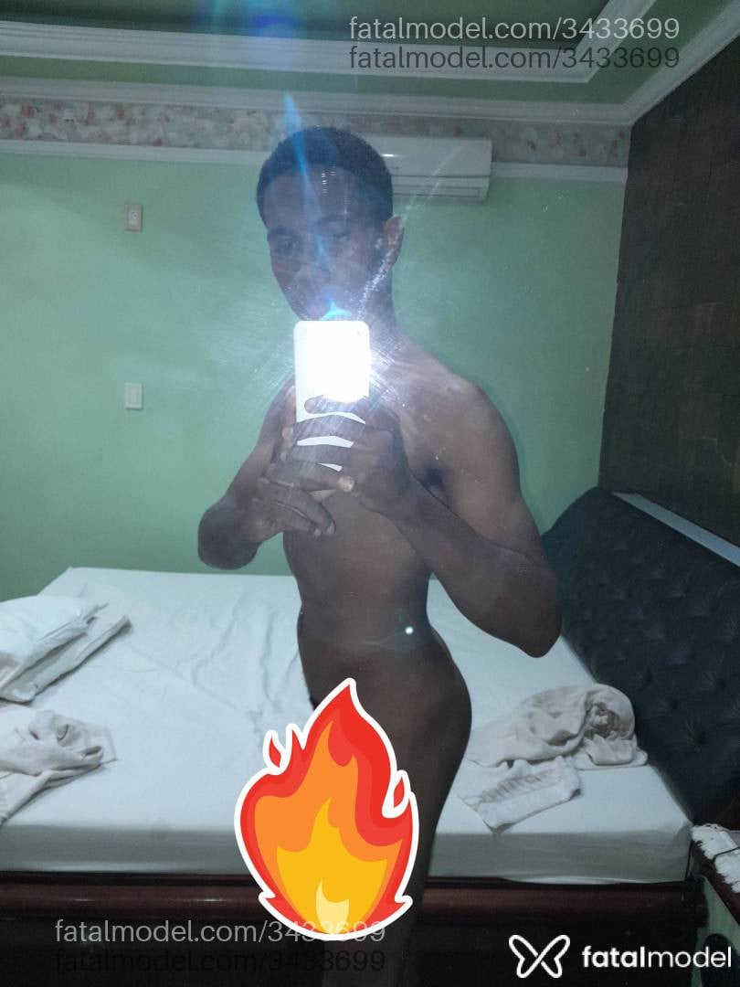 Acompanhante homem morena (o) de olhos pretos - Nicolas