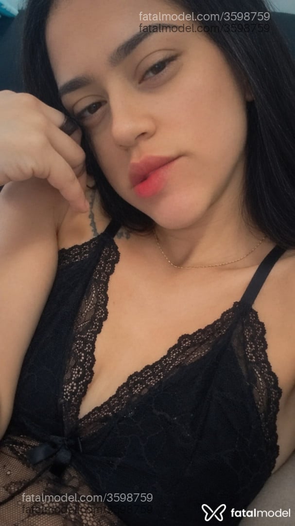 Acompanhante mulher com cabelo castanho de olhos castanhos - Kethelly