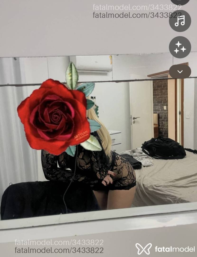Acompanhante mulher loira (o) de olhos mel - Agatha