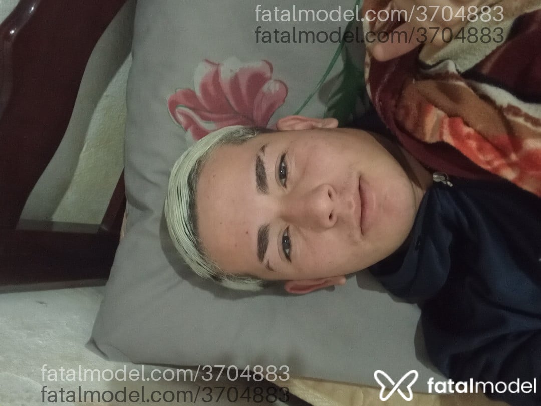 Acompanhante homem com cabelo castanho de olhos castanhos - Leonardo