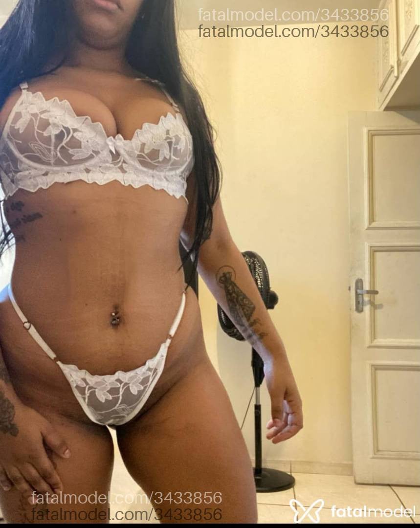 Acompanhante mulher morena (o) de olhos pretos - Samantha