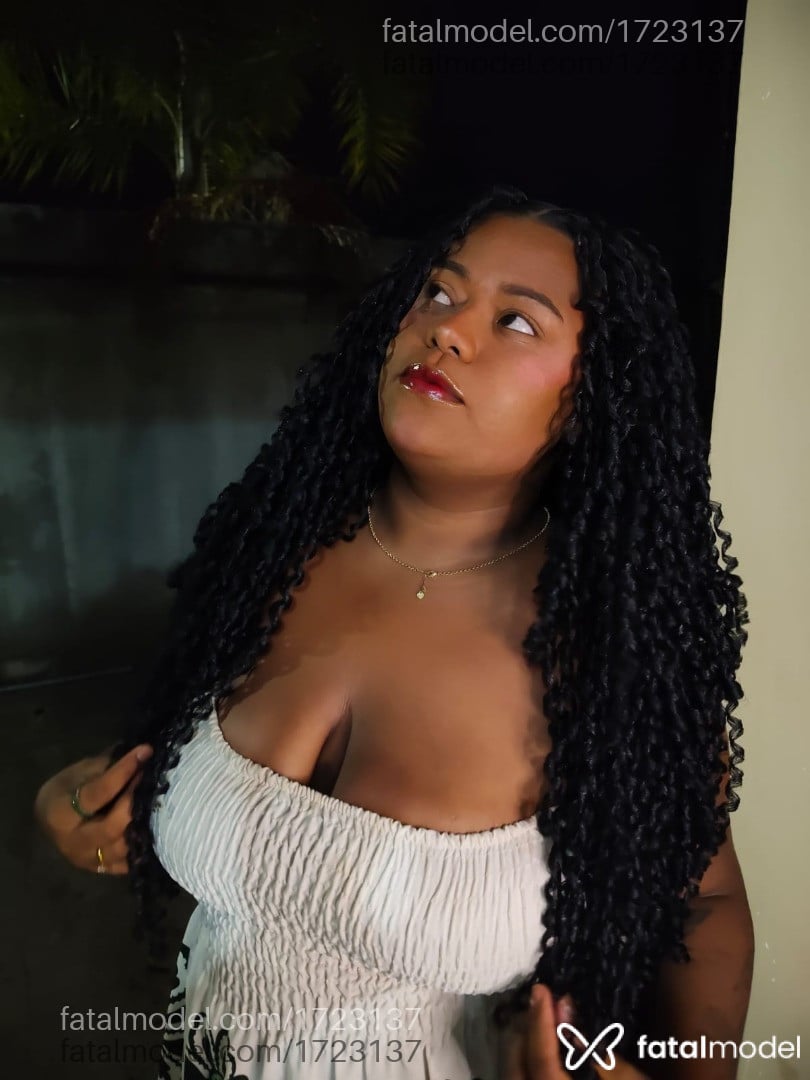 Acompanhante mulher morena (o) de olhos castanhos - Aninha Eiraus