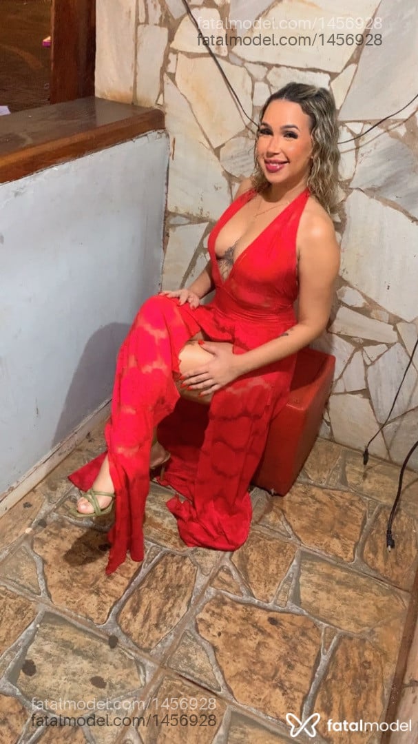 Acompanhante mulher loira (o) de olhos castanhos - Patty