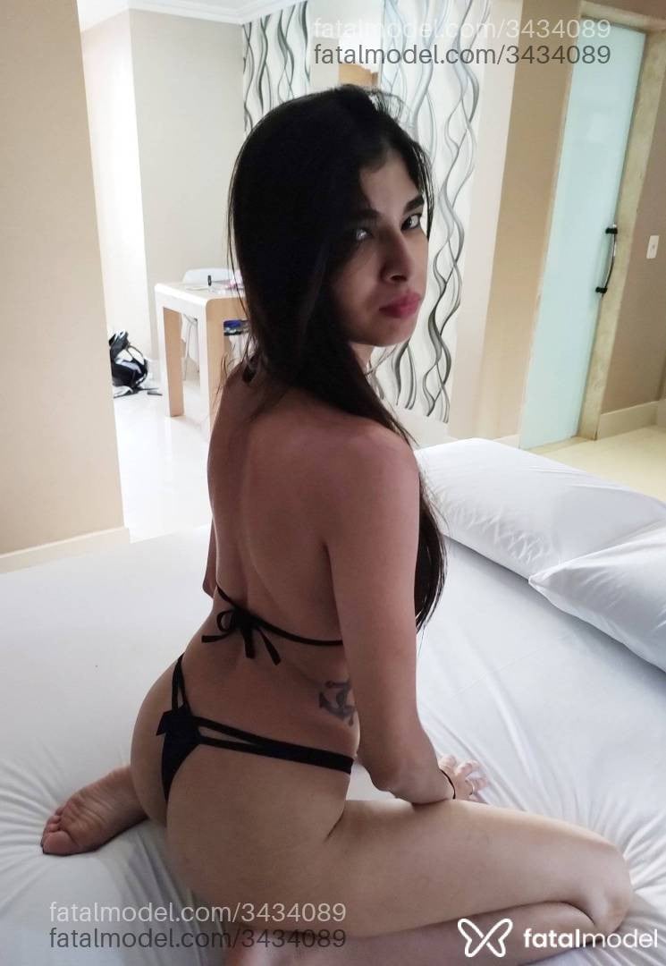 Acompanhante mulher morena (o) de olhos pretos - Cerise Almeida