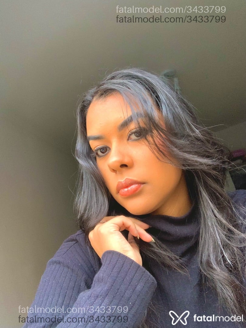 Acompanhante mulher morena (o) de olhos pretos - Black An