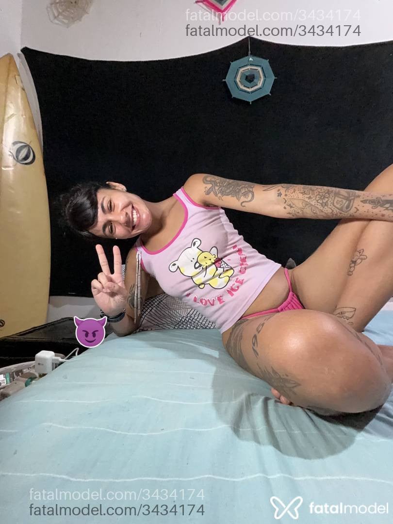 Acompanhante mulher morena (o) de olhos pretos - Alice
