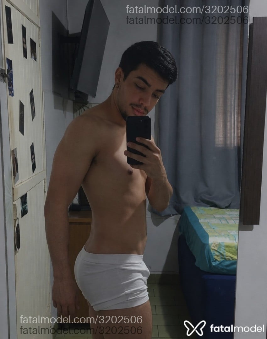 Acompanhante homem morena (o) de olhos castanhos - Ale