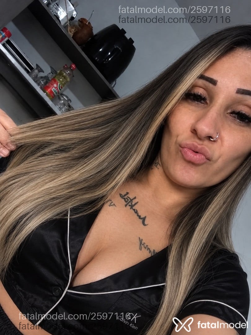 Acompanhante mulher loira (o) de olhos castanhos - Ah Sanguinetti