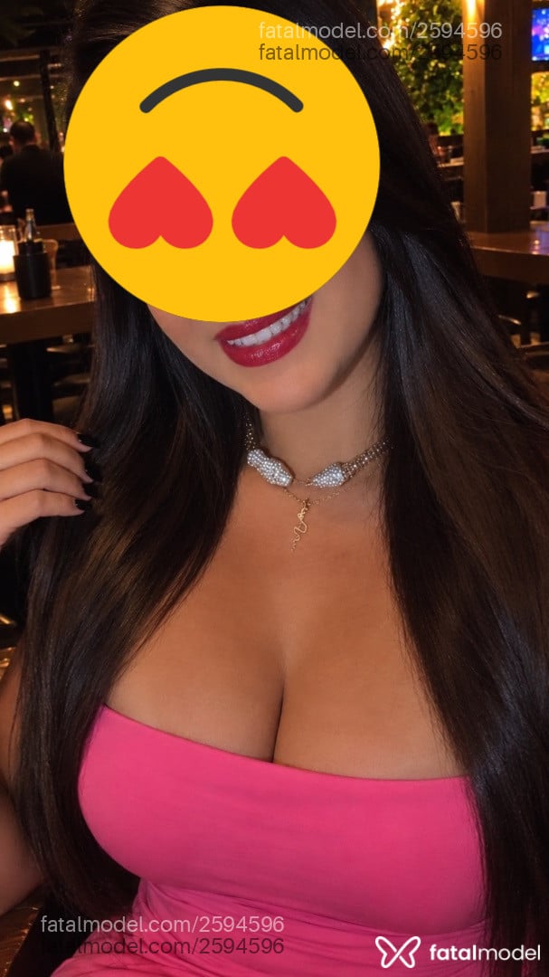 Acompanhante mulher com cabelo castanho de olhos castanhos - Aline Ferrari