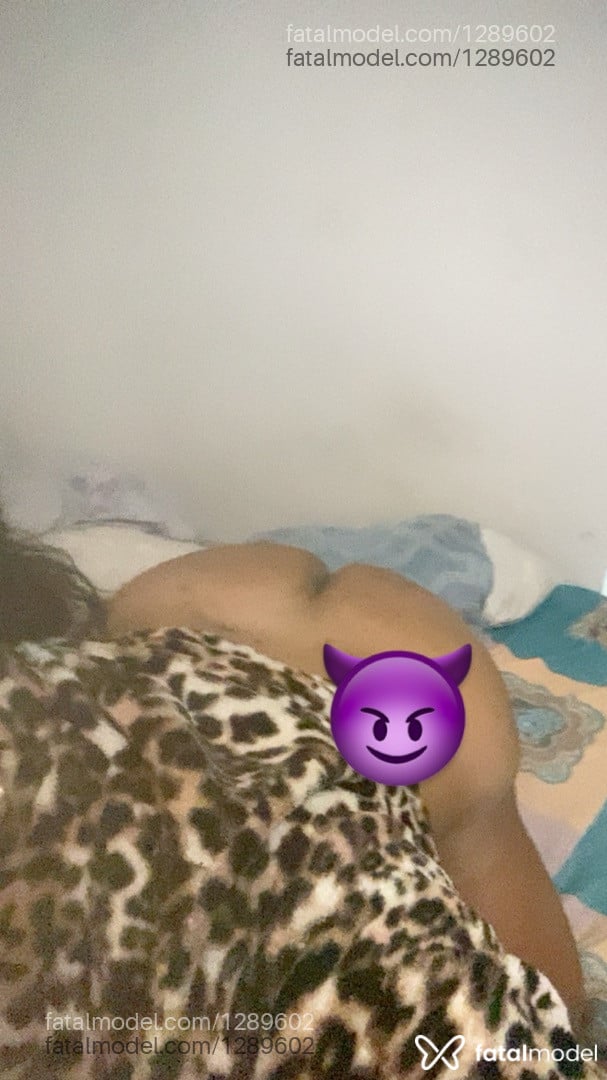 Acompanhante travesti com cabelo colorido de olhos mel - Amanda