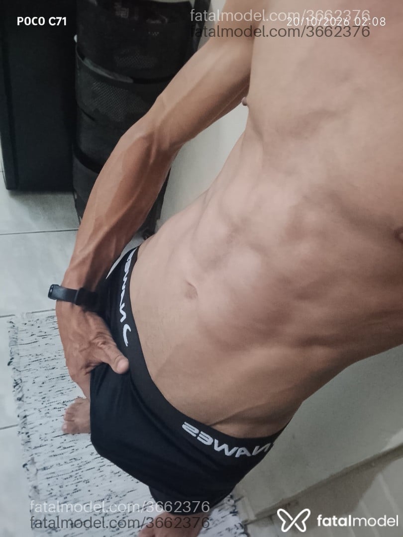 Acompanhante homem com cabelo grisalho de olhos castanhos - Diego