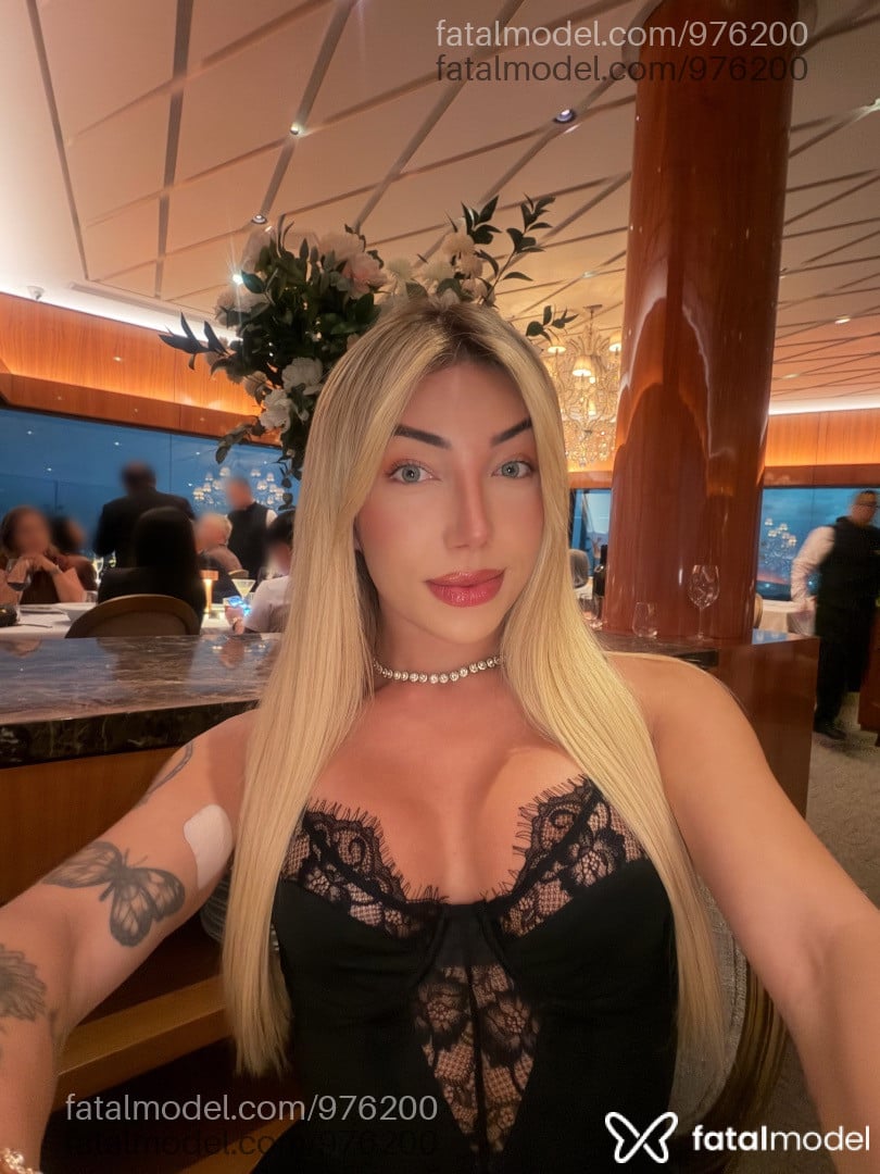 Acompanhante mulher trans loira (o) de olhos castanhos - Mirela Aciolli