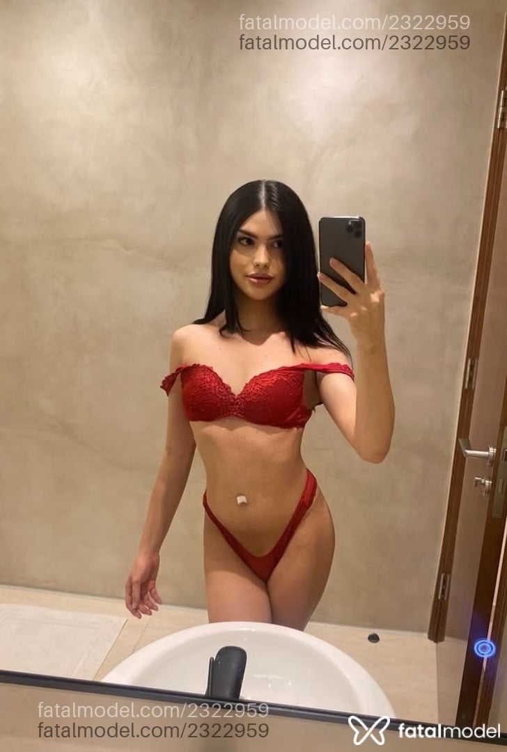Acompanhante mulher trans morena (o) de olhos castanhos - Valentina