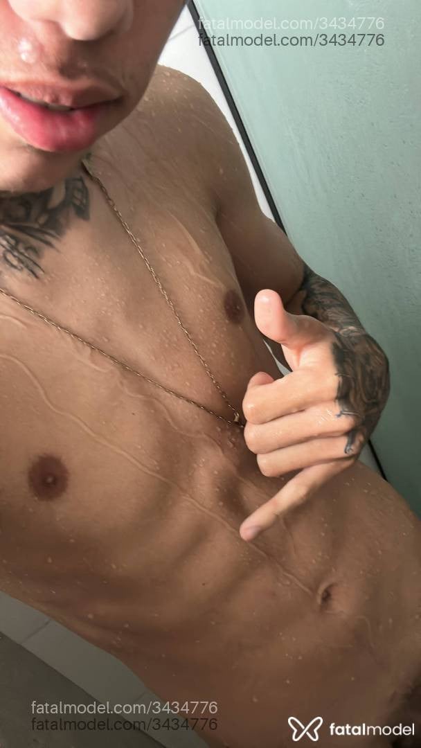 Acompanhante homem com cabelo castanho de olhos castanhos - Jp Vilão