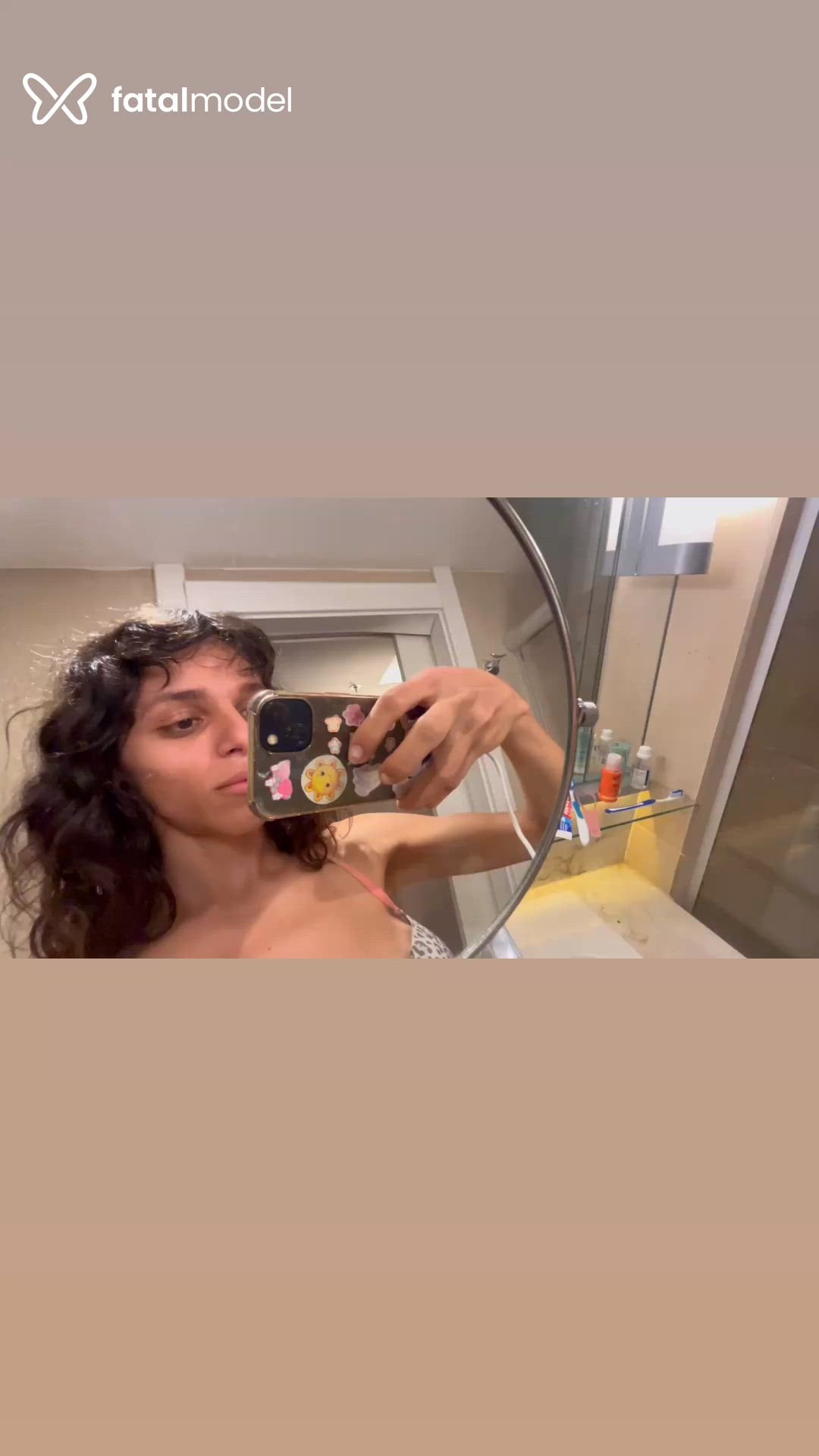 Acompanhante mulher trans com cabelo castanho de olhos castanhos - Perla