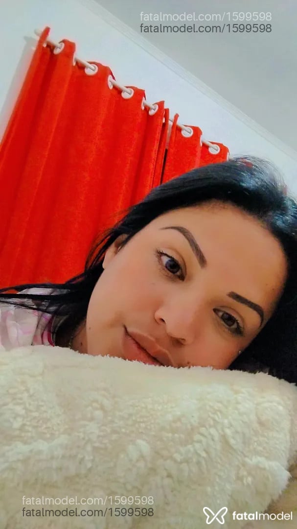 Acompanhante mulher morena (o) de olhos mel - Bruna