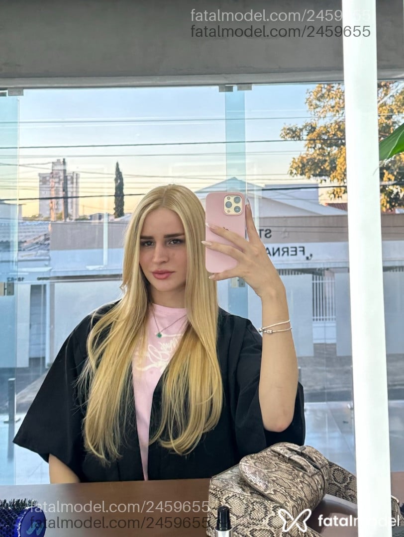 Acompanhante mulher trans loira (o) de olhos mel - Marcelly