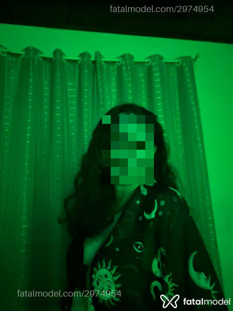 Acompanhante mulher com cabelo castanho de olhos castanhos - Alana