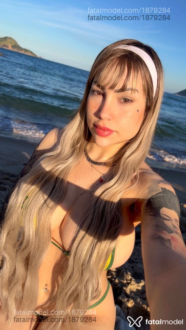 Acompanhante mulher loira (o) de olhos castanhos - Paraibaninha