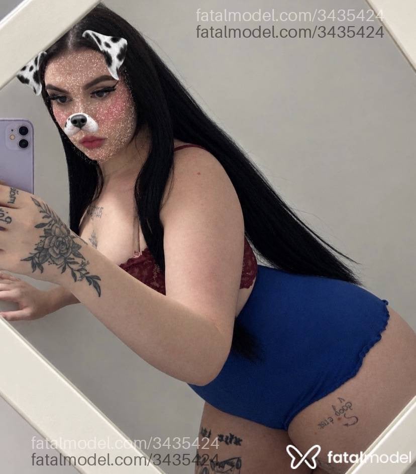 Acompanhante mulher trans com cabelo castanho de olhos castanhos - Angel
