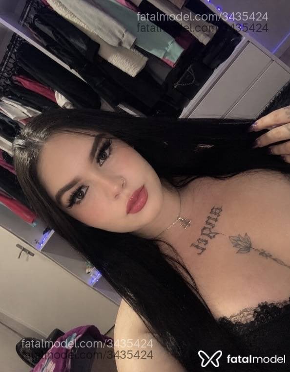 Acompanhante mulher trans com cabelo castanho de olhos castanhos - Angel