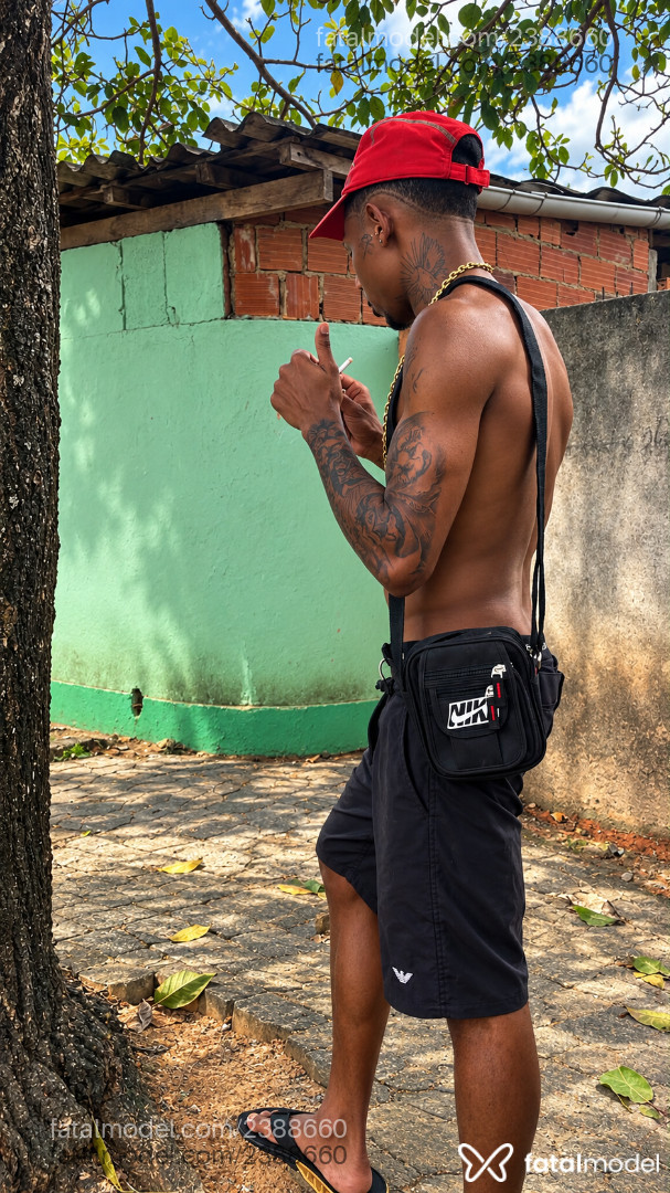 Acompanhante homem morena (o) de olhos pretos - Menor Bolado