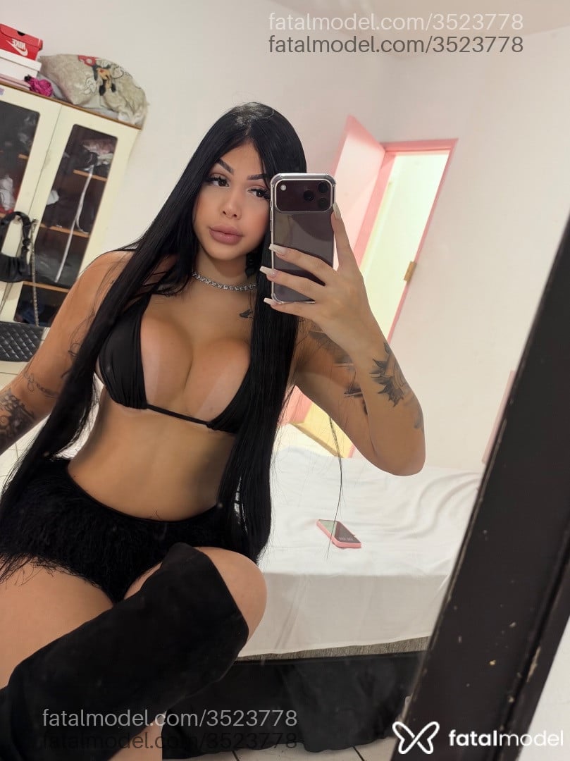 Acompanhante mulher trans morena (o) de olhos castanhos - Júlia Matias