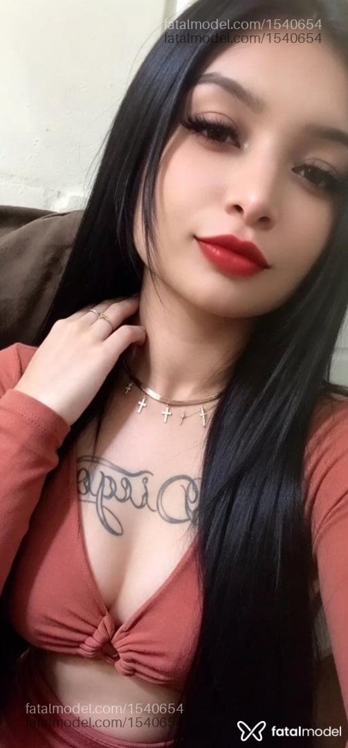 Acompanhante mulher com cabelo castanho de olhos castanhos - Larissa Lais