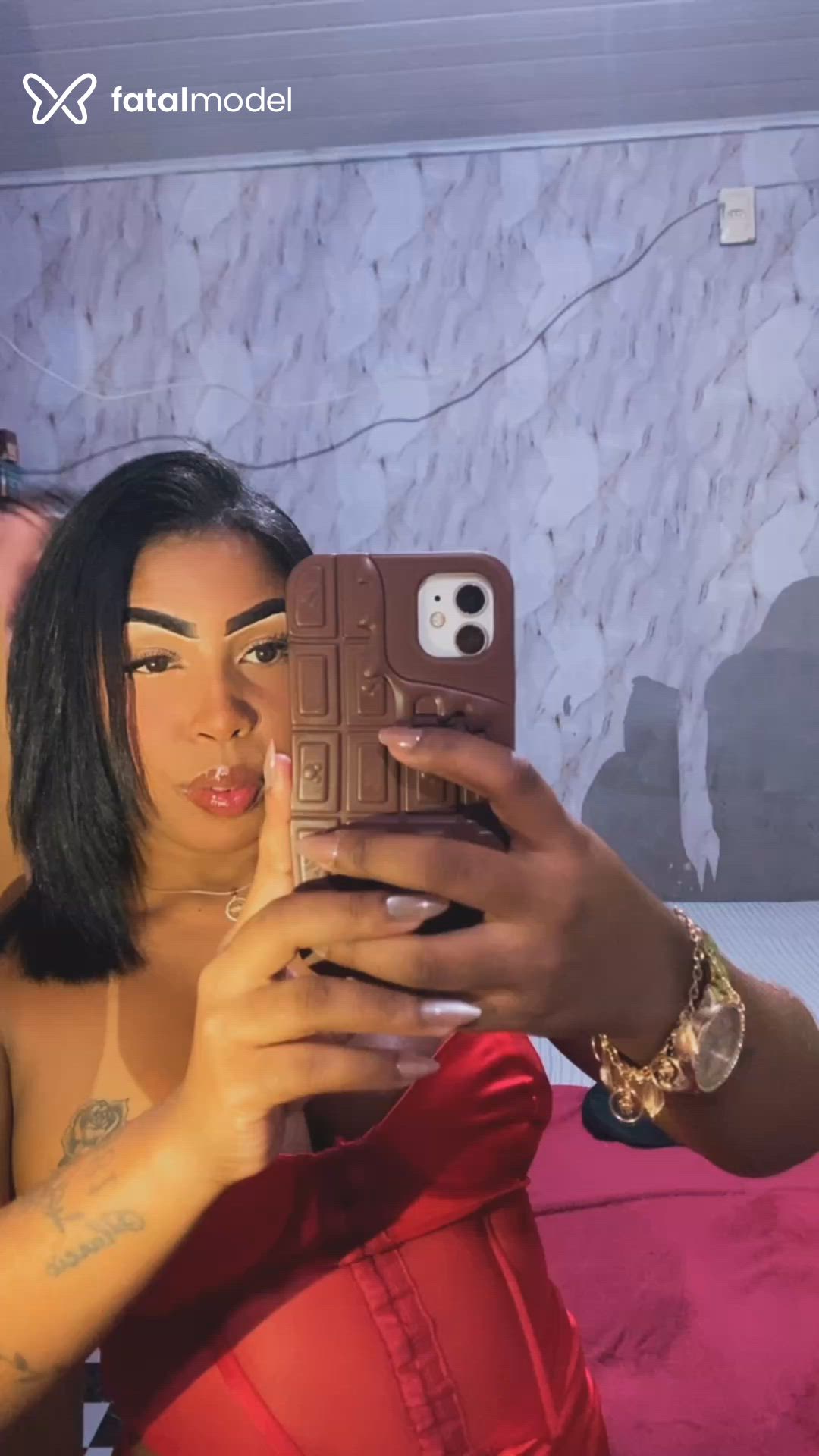 Acompanhante mulher morena (o) de olhos pretos - Tifany