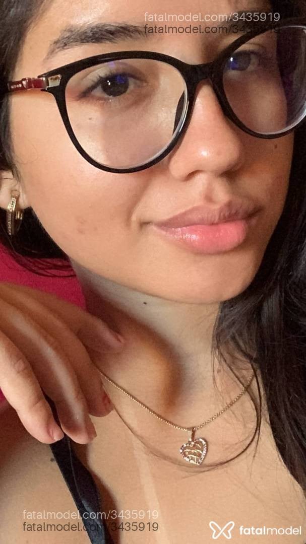 Acompanhante mulher morena (o) de olhos castanhos em Virtual Acompanhante mulher morena (o) de olhos castanhos em Virtual - Sophya