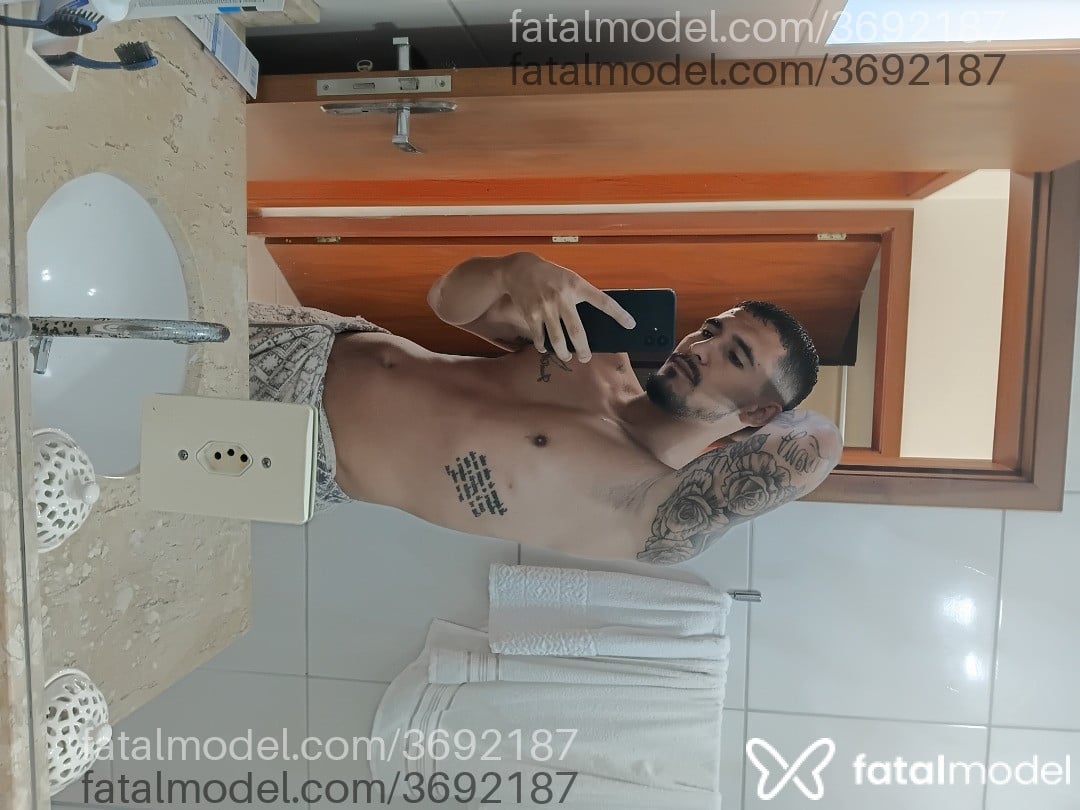 Acompanhante homem com cabelo castanho de olhos pretos - Andres
