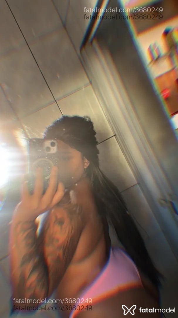 Acompanhante mulher morena (o) de olhos castanhos - Beatriz