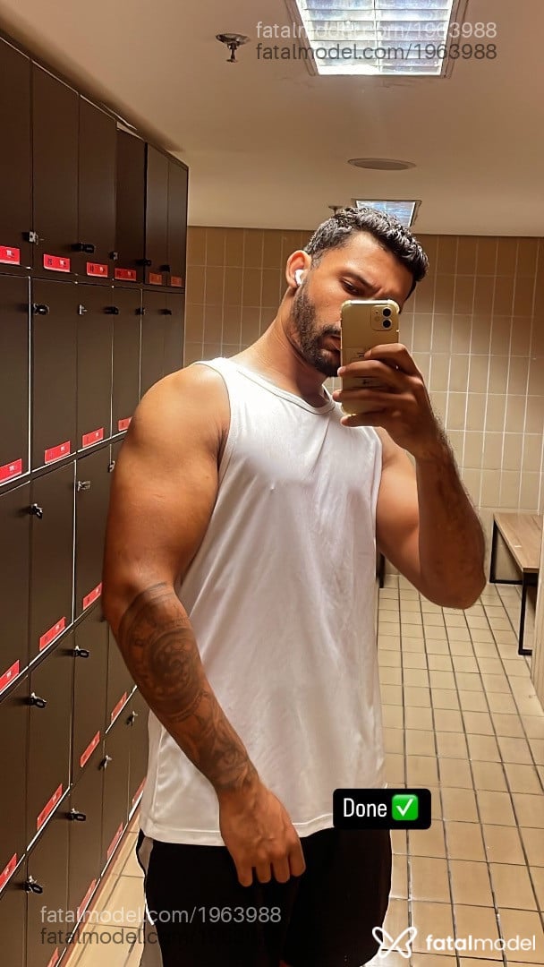 Acompanhante homem morena (o) de olhos castanhos - Uwinner