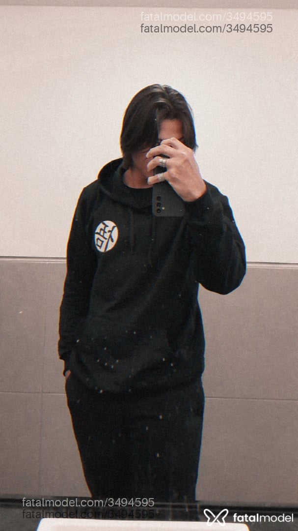 Acompanhante homem com cabelo castanho de olhos castanhos - Allan
