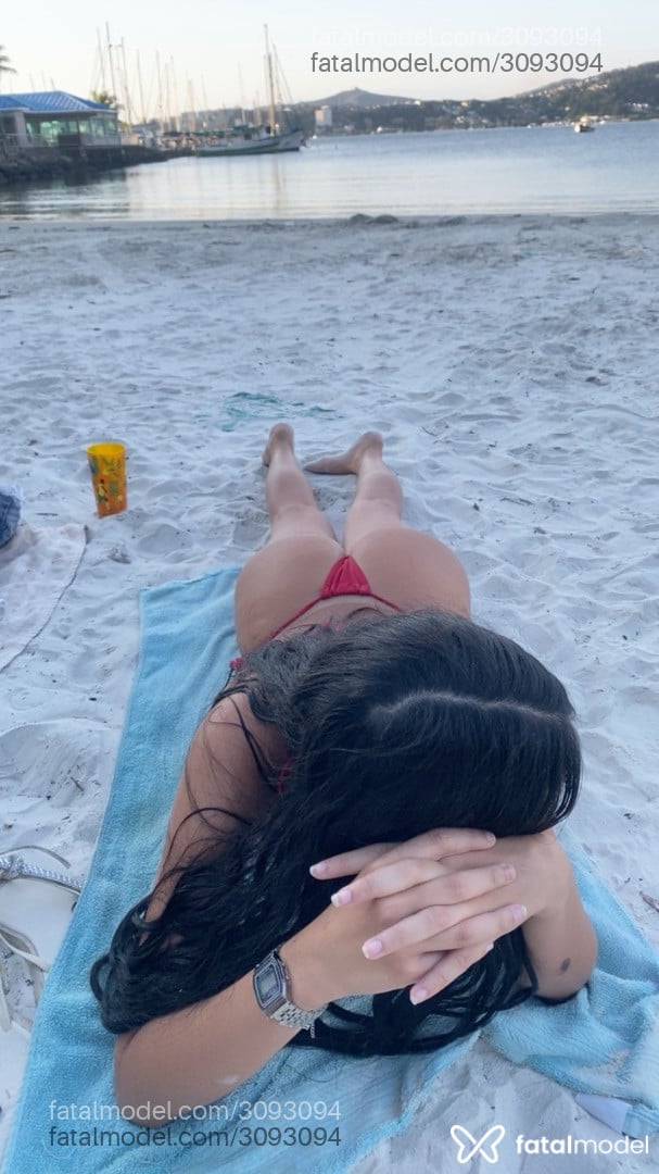 Acompanhante mulher morena (o) de olhos pretos - Mari
