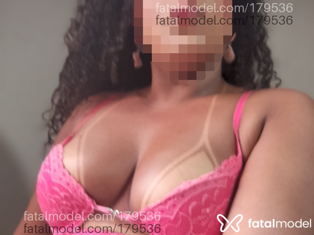 Acompanhante mulher com cabelo castanho de olhos castanhos - DADAI