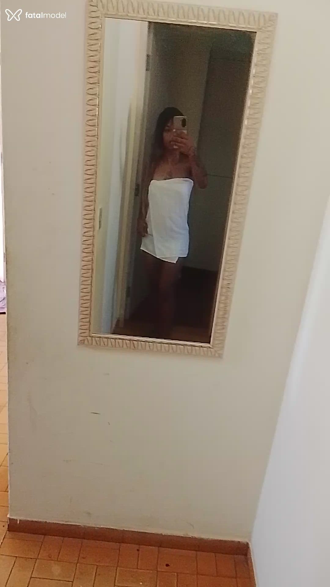 Acompanhante mulher com cabelo castanho de olhos castanhos - Thais