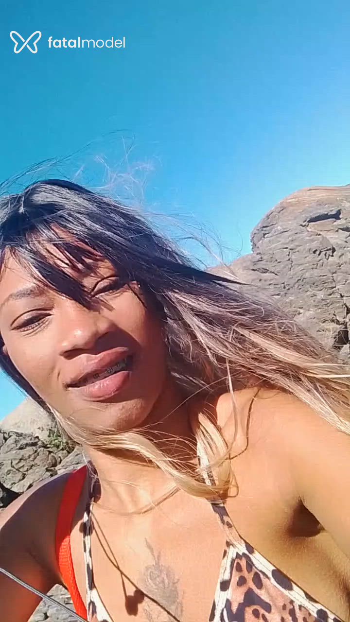 Acompanhante mulher com cabelo castanho de olhos castanhos - Thais